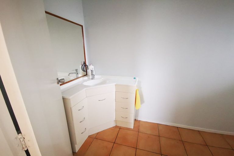 Photo of property in 3/14 Cezanne Place, New Lynn, Auckland, 0600