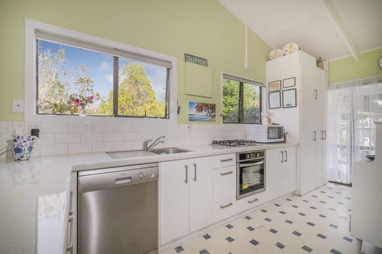 Photo of property in 10a Parkland Place, Whitianga, 3510