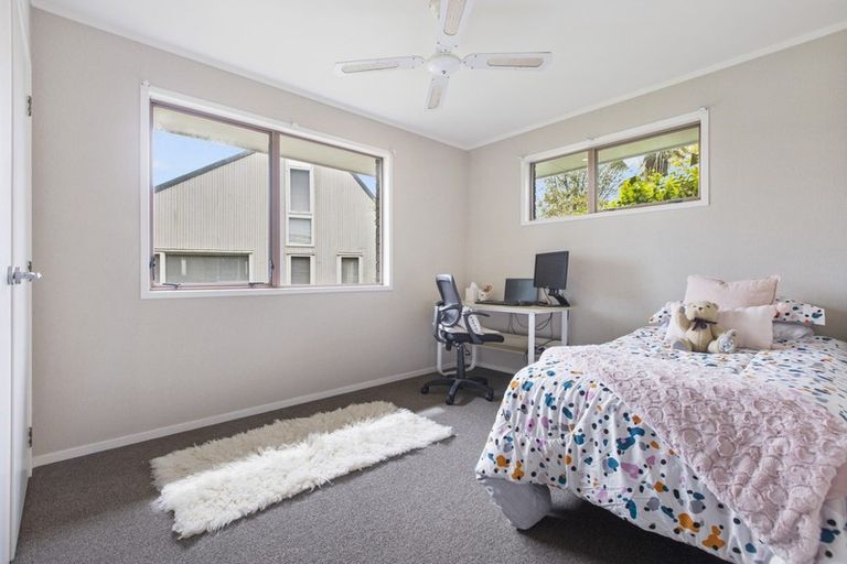 Photo of property in 8 Hamish Place, Sunnyhills, Auckland, 2010