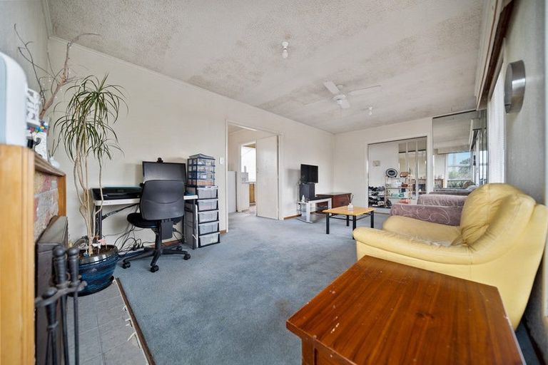 Photo of property in 9 Sutton Avenue, Mangere East, Auckland, 2024