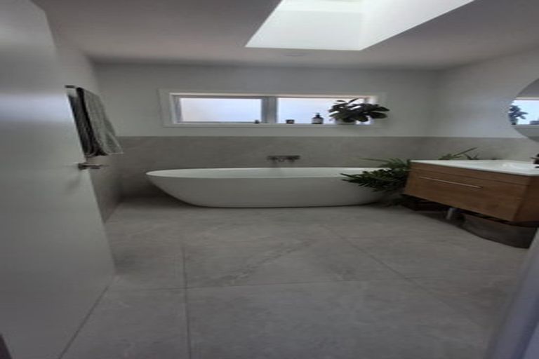 Photo of property in 117 Tiroroa Avenue, Te Atatu South, Auckland, 0610