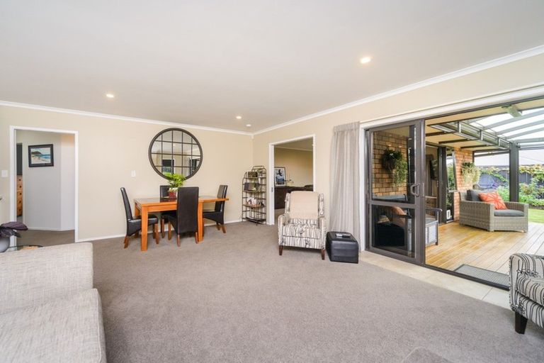 Photo of property in 14 Tennyson Avenue, Kelvin Grove, Palmerston North, 4414