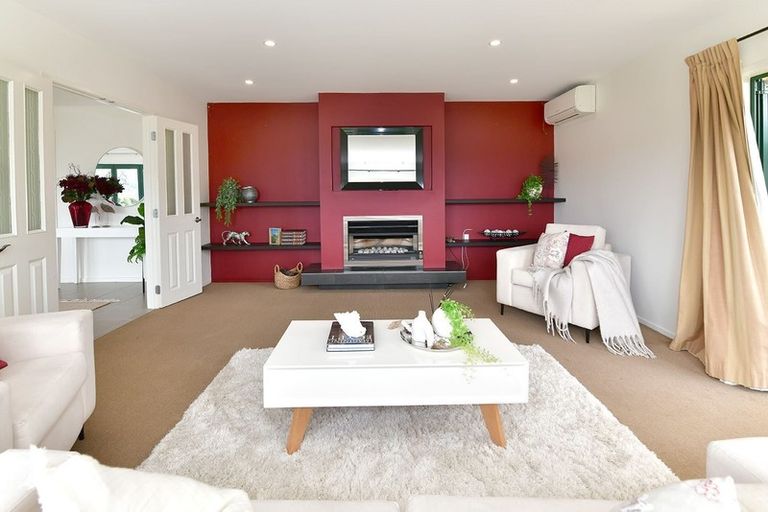 Photo of property in 45 Tindalls Bay Road, Tindalls Beach, Whangaparaoa, 0930
