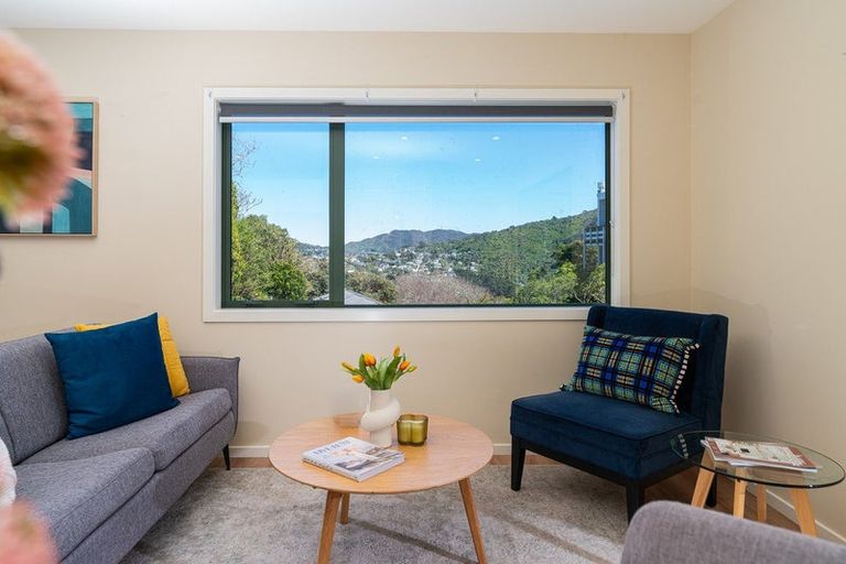 Photo of property in 2 Huntingdon Street, Northland, Wellington, 6012