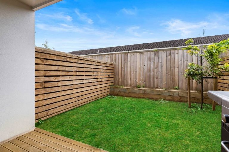 Photo of property in 2/5 Parson Lane, Papatoetoe, Auckland, 2025