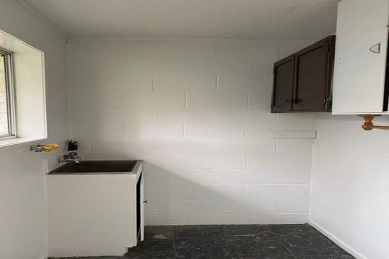 Photo of property in 1/106 Colwill Road, Massey, Auckland, 0614