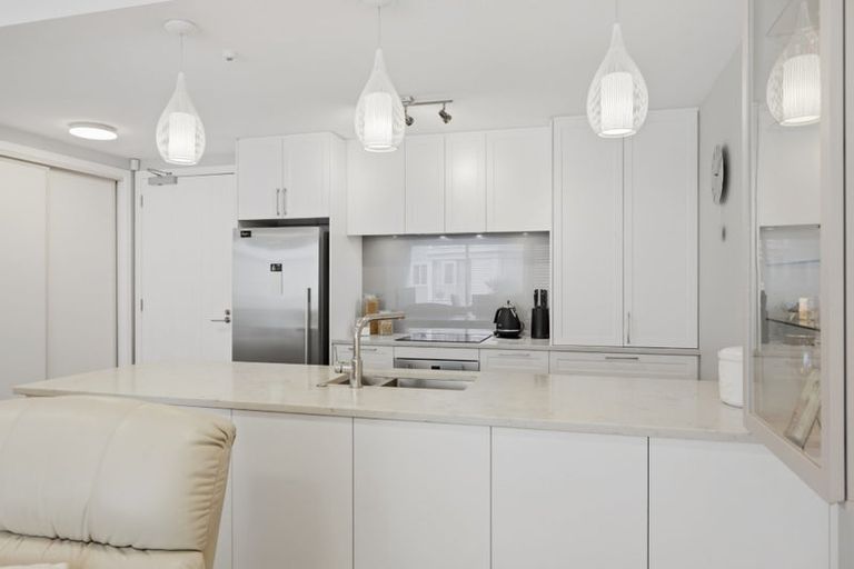 Photo of property in 107 Panorama Heights, Orewa, 0931