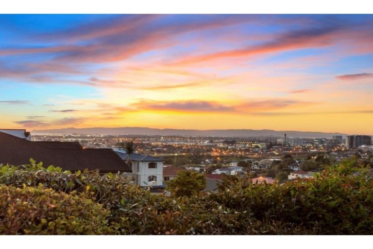 Photo of property in 26 Silkwood Grove, Totara Heights, Auckland, 2105