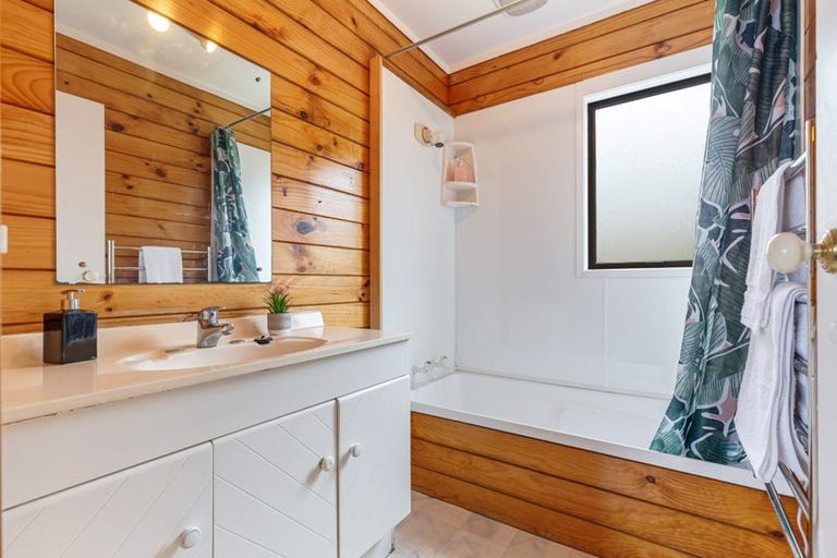 Photo of property in 1/38 Elizabeth Drive, West Harbour, Auckland, 0618