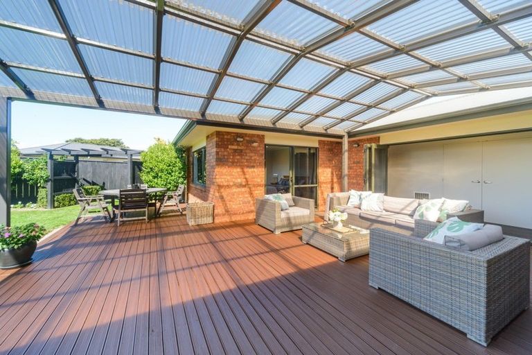 Photo of property in 18 Daniel Place, Kelvin Grove, Palmerston North, 4414