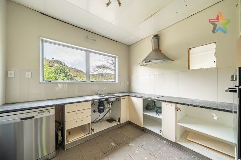 Photo of property in 14 Peck Street, Taita, Lower Hutt, 5011