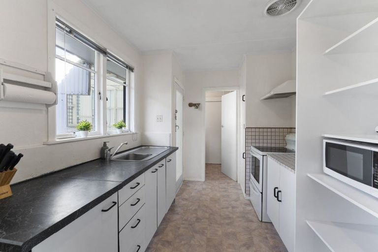 Photo of property in 6 Kaitawa Crescent, Paraparaumu, 5032