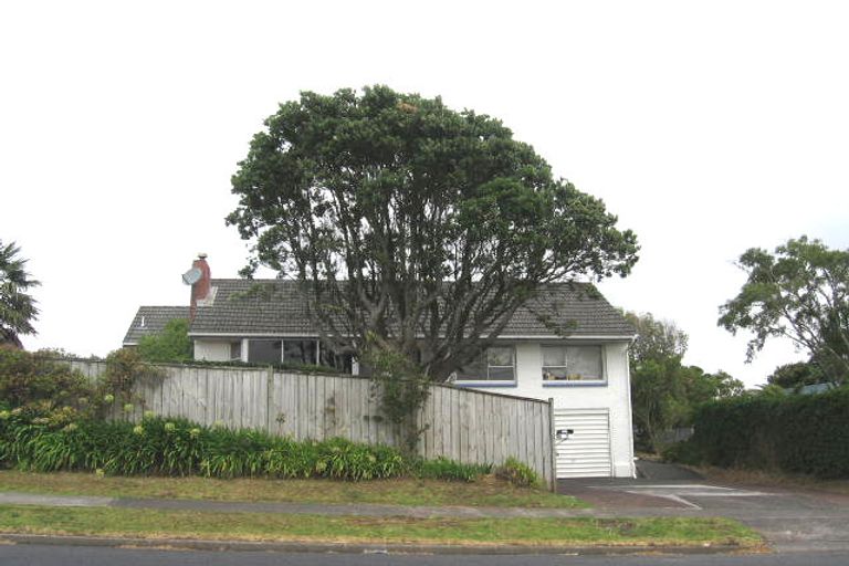 Photo of property in 2/9 Sunnynook Road, Forrest Hill, Auckland, 0620