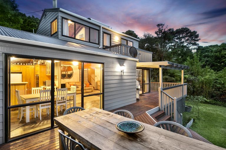 Photo of property in 39 Turanga Road, Henderson Valley, Auckland, 0612