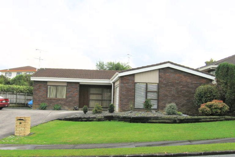 Photo of property in 14 Voltaire Court, Botany Downs, Auckland, 2010