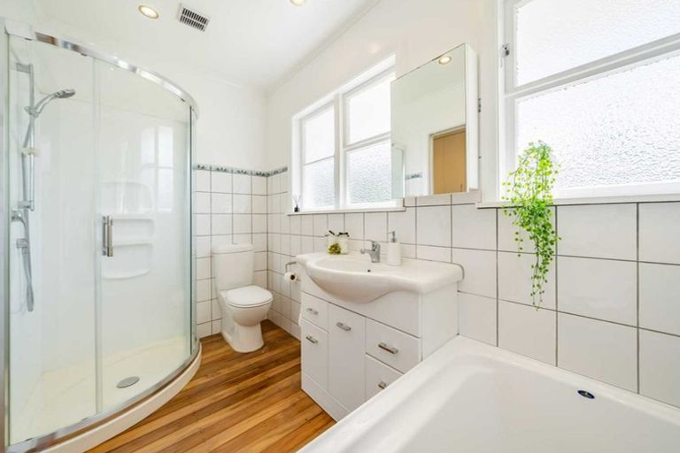 Photo of property in 28 Kashmir Avenue, Clouston Park, Upper Hutt, 5018