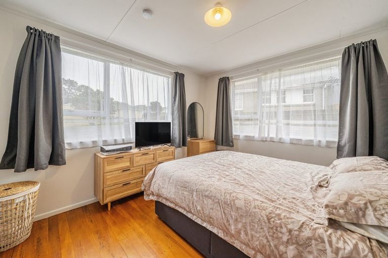 Photo of property in 15 Passive Grove, Ascot Park, Porirua, 5024