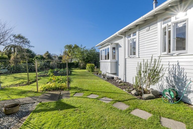 Photo of property in 83 Queenwood Road, Levin, 5510