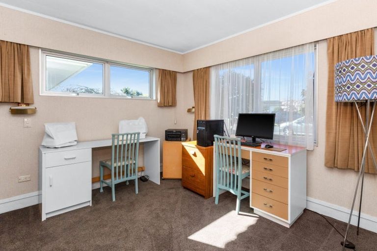 Photo of property in 14 D'arcy Place, Taradale, Napier, 4112