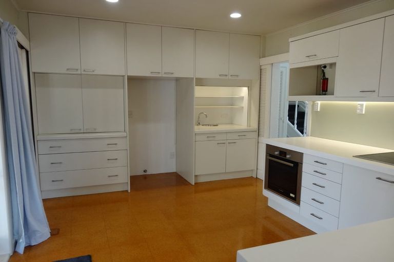Photo of property in 2 The Anchorage, Sunnyhills, Auckland, 2010