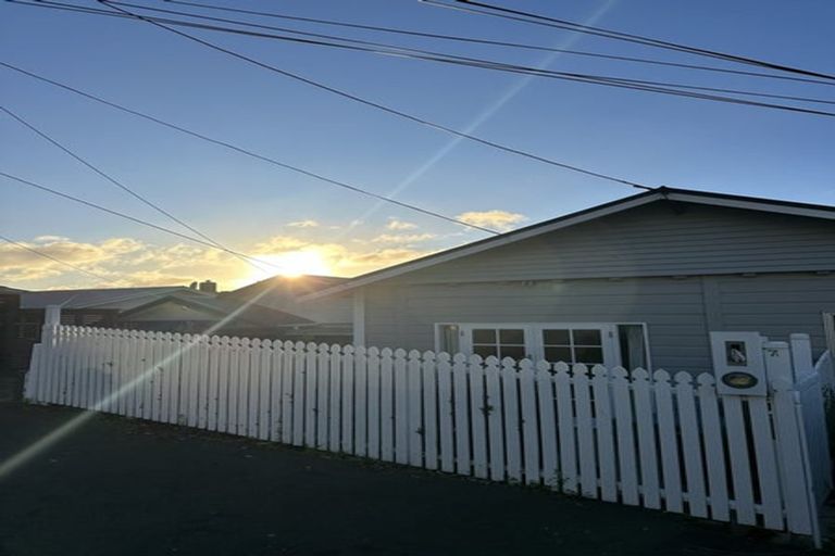 Photo of property in 71 Queens Drive, Lyall Bay, Wellington, 6022