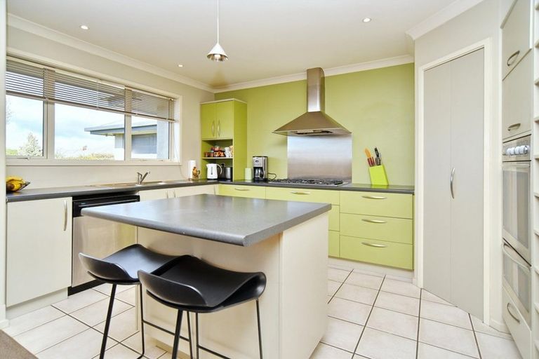 Photo of property in 8 Ross Place, Northwood, Christchurch, 8051