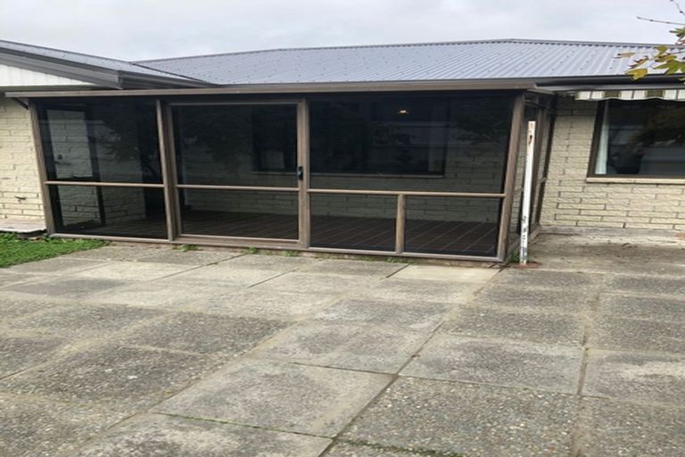 Photo of property in 2/22 Searells Road, Strowan, Christchurch, 8052