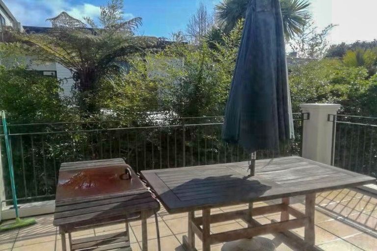 Photo of property in 20a Orchard Road, Waiake, Auckland, 0630