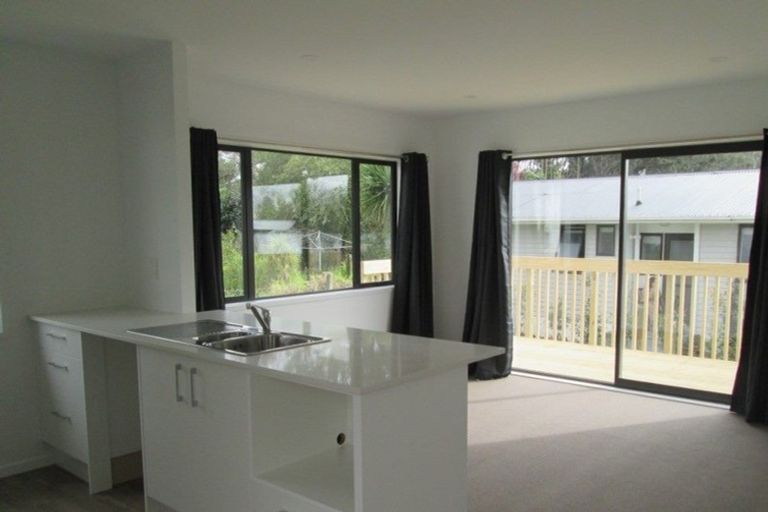 Photo of property in 37 Nile Road, Kelston, Auckland, 0602