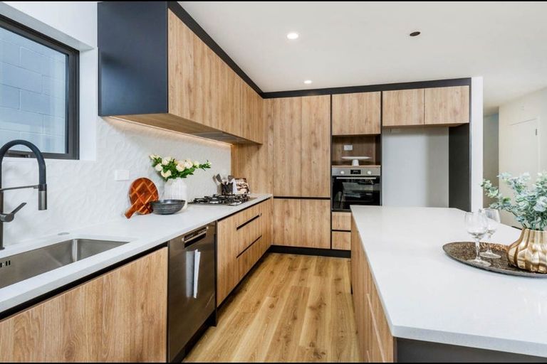 Photo of property in 1b Rimu Rise, Albany, Auckland, 0632