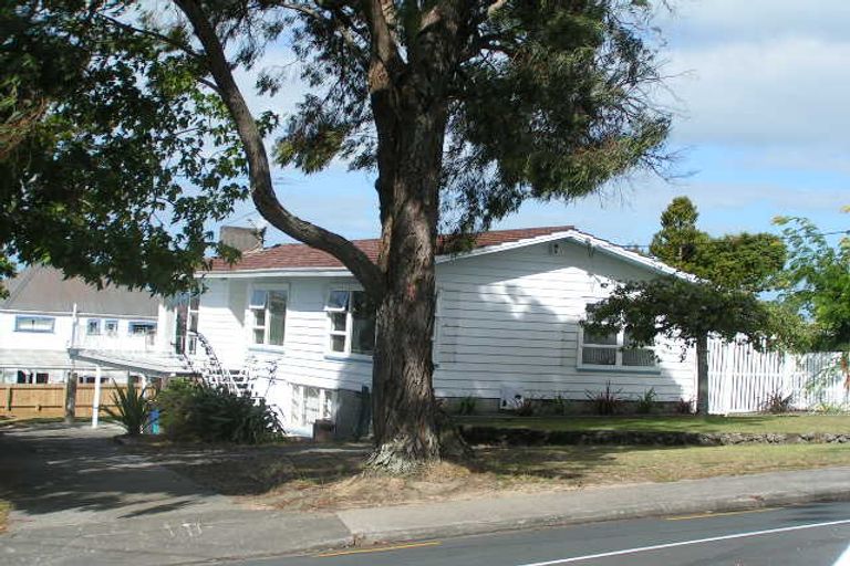 Photo of property in 11 Woodside Avenue, Northcote, Auckland, 0627