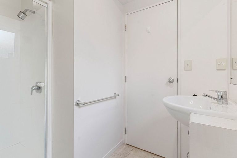 Photo of property in 4e/20 Ian Marwick Place, Birkenhead, Auckland, 0626