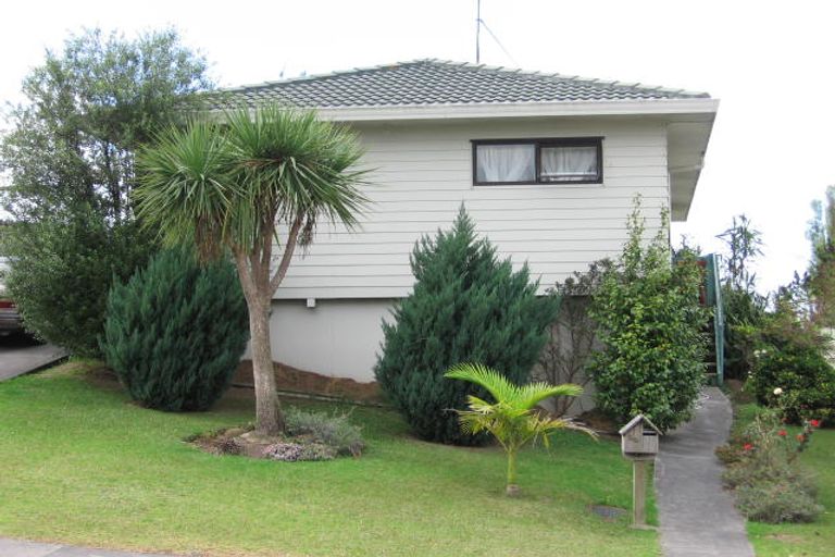 Photo of property in 30 Addison Drive, Glendene, Auckland, 0602