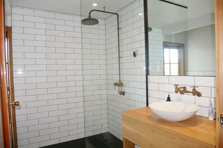 Photo of property in 7 Ticehurst Road, Lyttelton, 8082