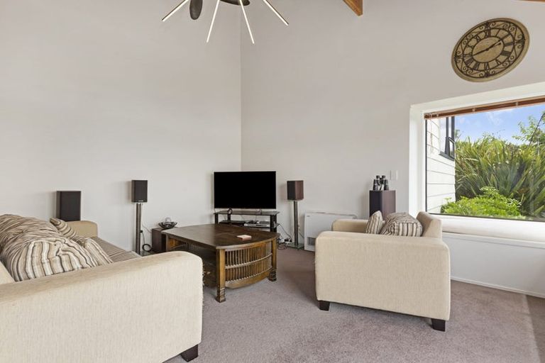 Photo of property in 45 The Crowsnest, Whitby, Porirua, 5024