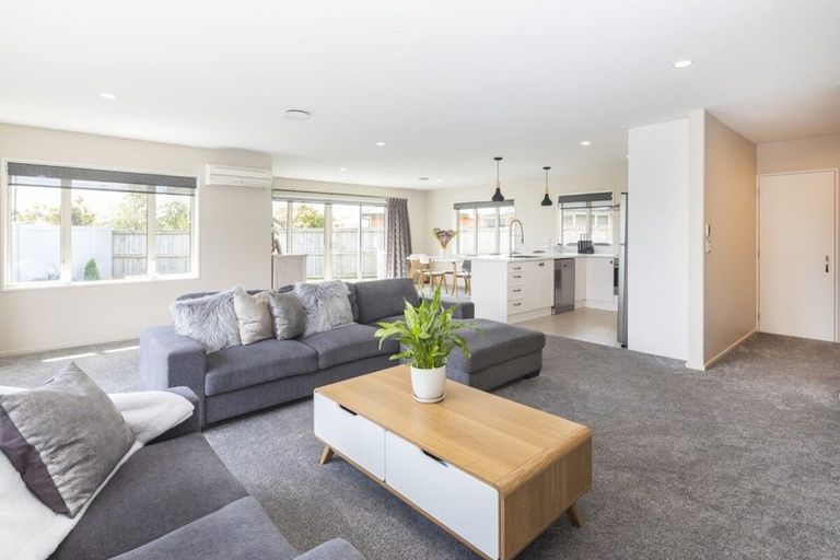 Photo of property in 6 Little Oaks Drive, Yaldhurst, Christchurch, 8042