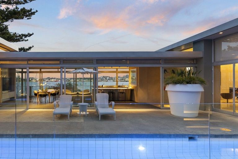 Photo of property in 9 Stanley Point Road, Stanley Point, Auckland, 0624