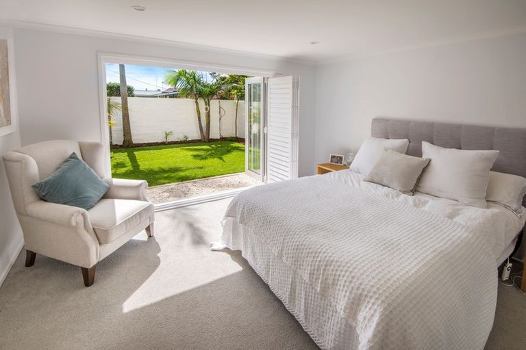 Photo of property in 2/41 Merani Street, Narrow Neck, Auckland, 0622