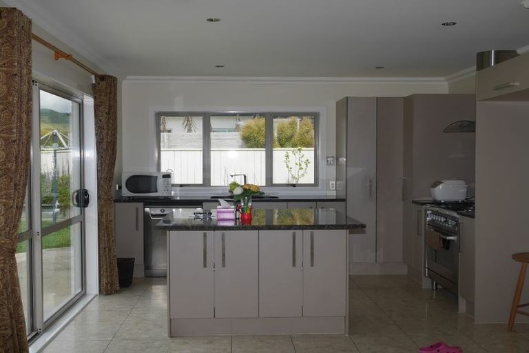 Photo of property in 31 Sumner Terrace, Aotea, Porirua, 5024