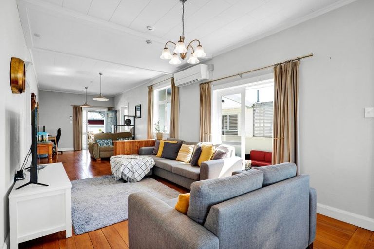 Photo of property in 23 Belt Road, Moturoa, New Plymouth, 4310