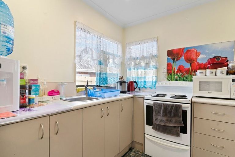 Photo of property in 1 Riverpark Crescent, Henderson, Auckland, 0610