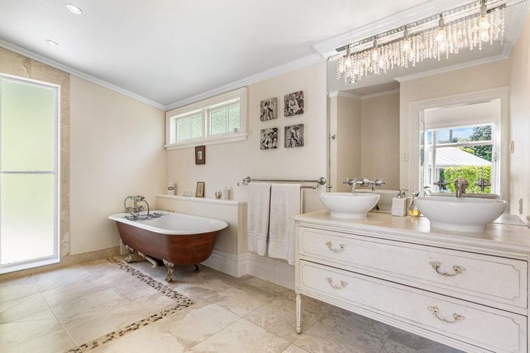 Photo of property in 31 Shoal Bay Road, Devonport, Auckland, 0624