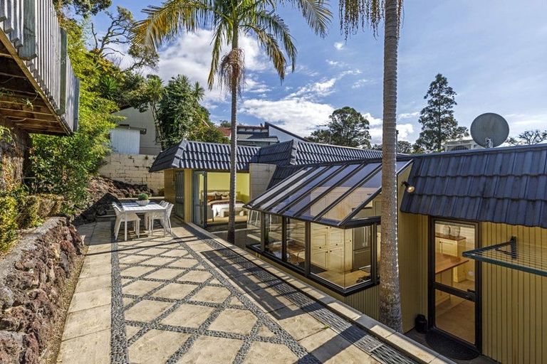 Photo of property in 4 Saddleback Rise, Murrays Bay, Auckland, 0630