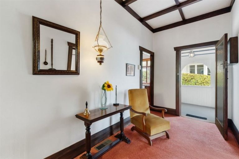 Photo of property in 32 Wairoa Road, Narrow Neck, Auckland, 0624