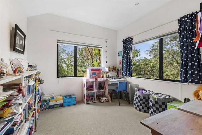 Photo of property in 9 Dalmeny Close, Murrays Bay, Auckland, 0630