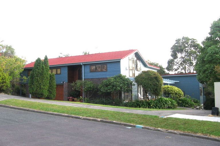 Photo of property in 22 Portsea Place, Chatswood, Auckland, 0626