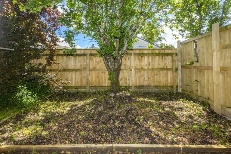 Photo of property in 2/4 Granville Street, Silverstream, Upper Hutt, 5019