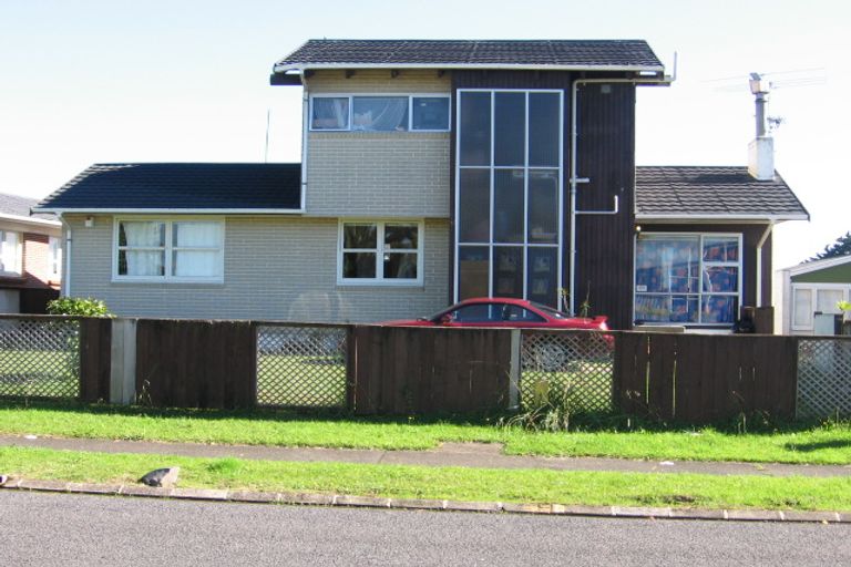 Photo of property in 130 Edgewater Drive, Pakuranga, Auckland, 2010