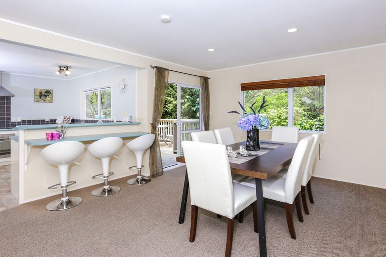 Photo of property in 8 Woodfern Crescent, Titirangi, Auckland, 0604