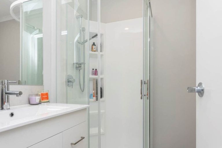 Photo of property in 8 Kawapani Lane, Kumeu, 0810